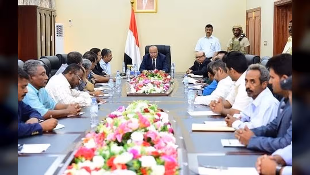 هادي يدعو إلى توحيد الصفوف لتطهير بؤر وخلايا الانقلابيين