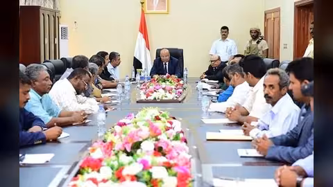 هادي يدعو إلى توحيد الصفوف لتطهير بؤر وخلايا الانقلابيين
