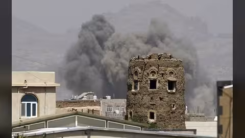 طيران التحالف يقصف معسكر النهدين في صنعاء