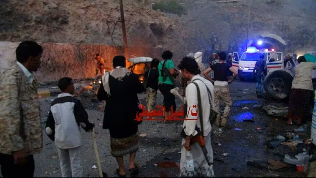 مقتل وإصابة 20 شخصا في تفجير منزل مدير أمن عدن (صور)