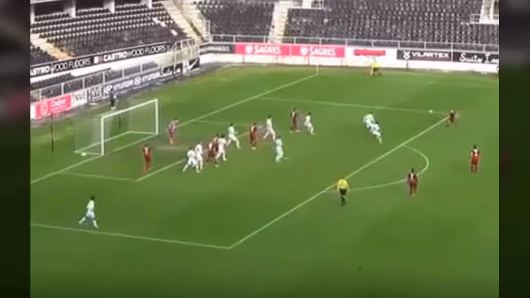 بالفيديو..لاعب برتغالي مغمور يسجل هدفاً رائعاً على طريقة الكبار