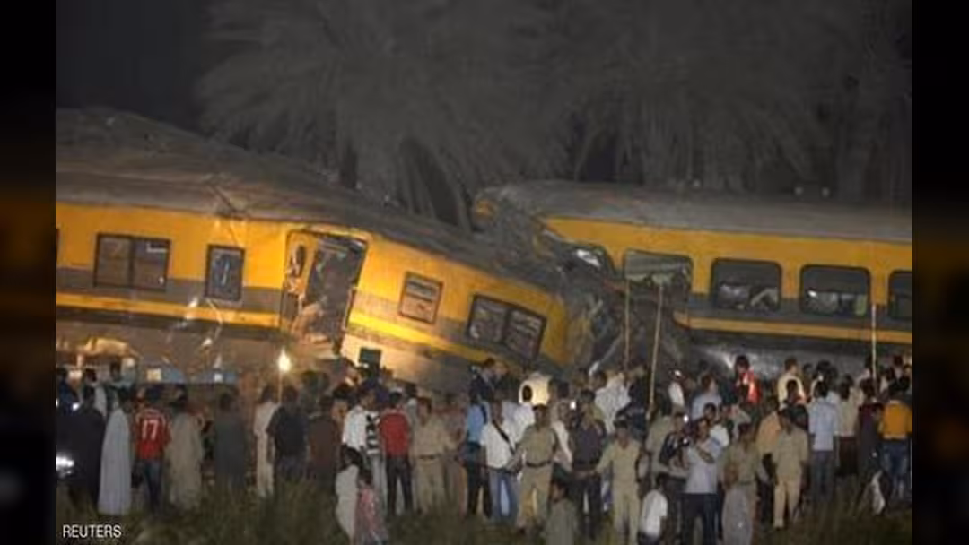 6 قتلى في تصادم قطار بسيارة في مصر