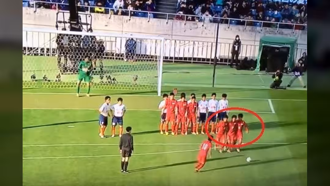 بالفيديو.. أغرب هدف في تاريخ الكرة يسجل من ركلة حرة "يابانية"