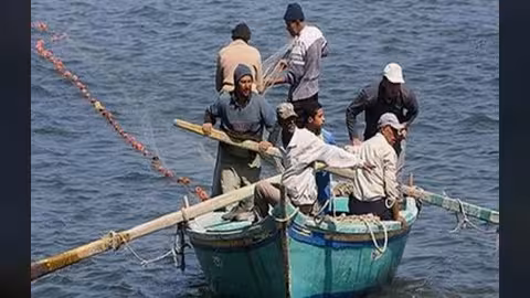 إطلاق سراح 13 بحارا مصريا احتجزوا بميناء الحديدة