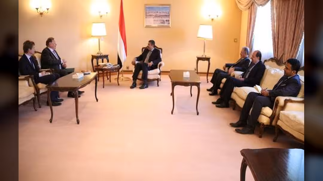 بحاح يبحث مع السفير الروسي لدى الرياض مستجدات الوضع في اليمن