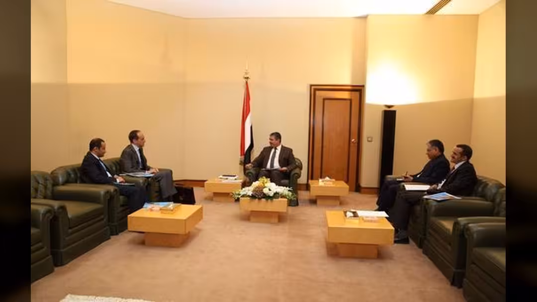 بحاح يؤكد استعداد الحكومة تسهيل أعمال مكتب اليونسيف في اليمن