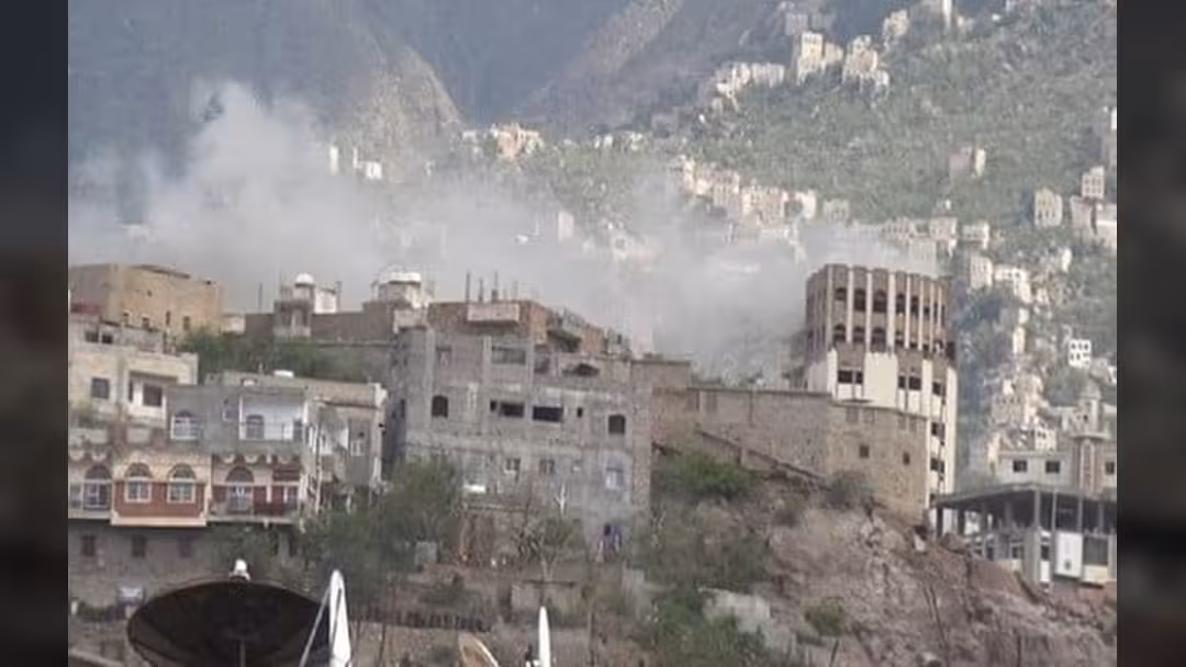 تسعة قتلى على الأقل جراء غارة في مقبنة غرب تعز