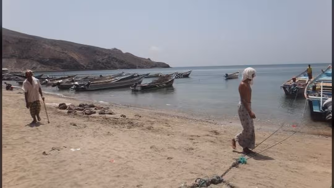 صيادو اليمن بلا عمل والبحر زاخر