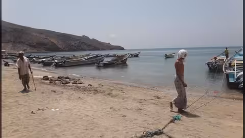 صيادو اليمن بلا عمل والبحر زاخر