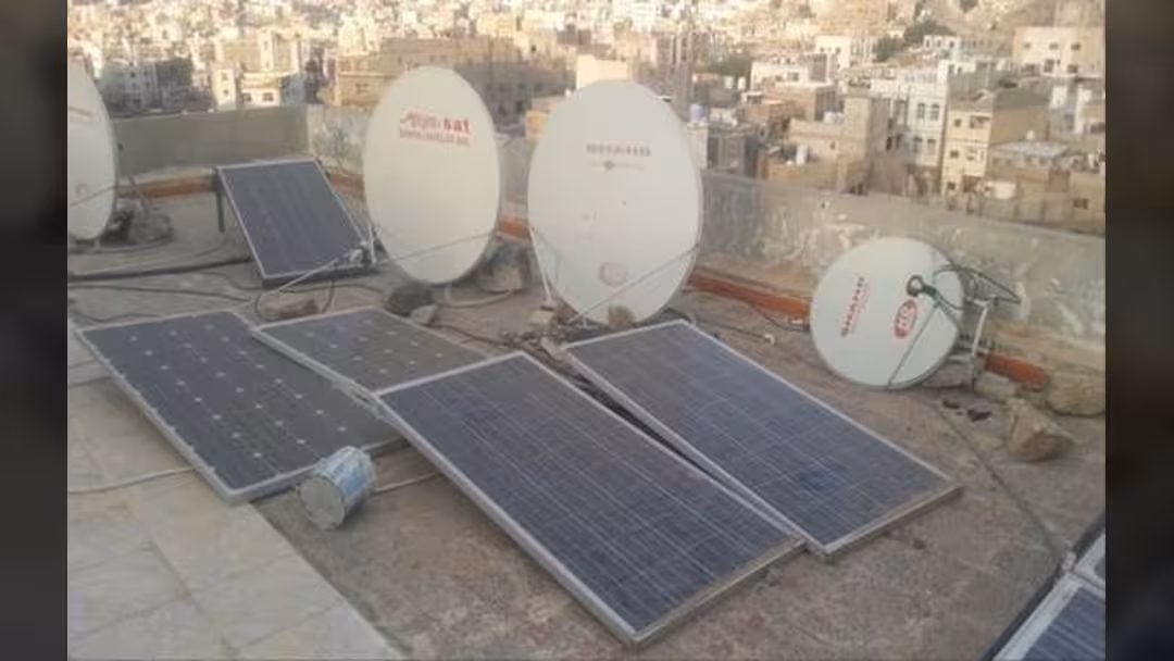 الطاقة الشمسية تنير منازل اليمنيين في الحرب