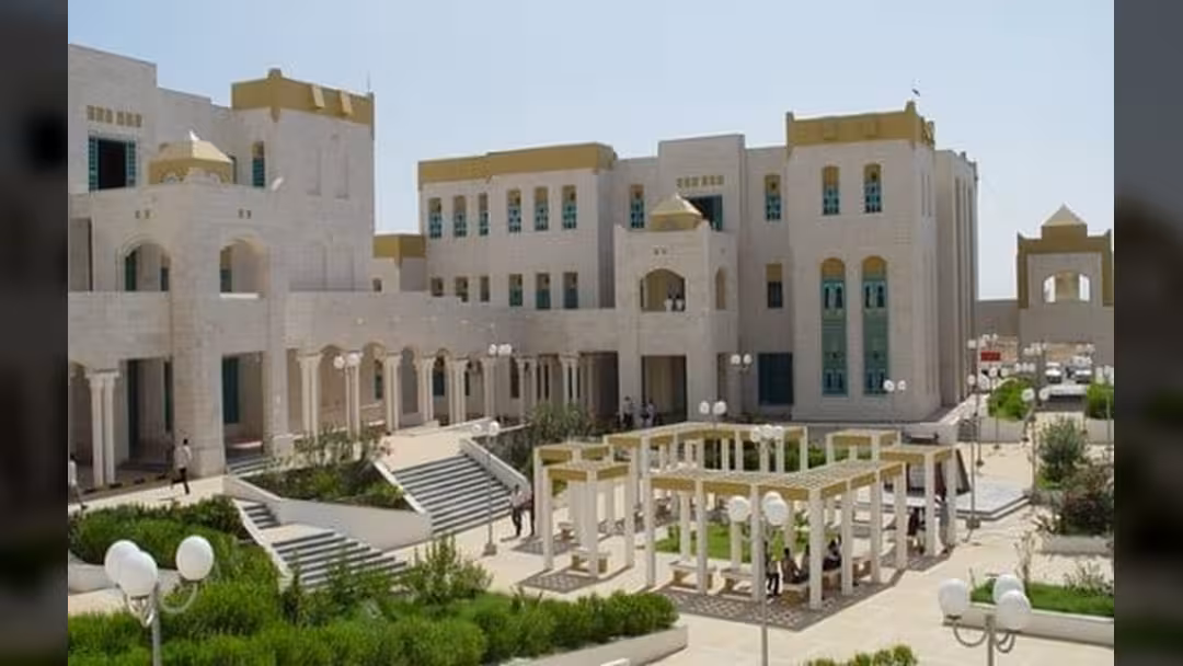 بن بريك يفتتح مشاريع تنموية في جامعة حضرموت بتكلفة 314 مليون ريال