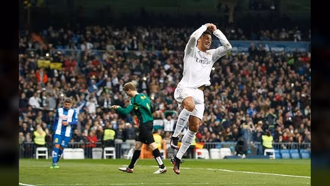ريال مدريد يسحق إسبانيول بسداسية ويواصل المطاردة على الصدارة (فيديو)