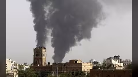 طيران التحالف يقصف كلية الهندسة العسكرية في صنعاء