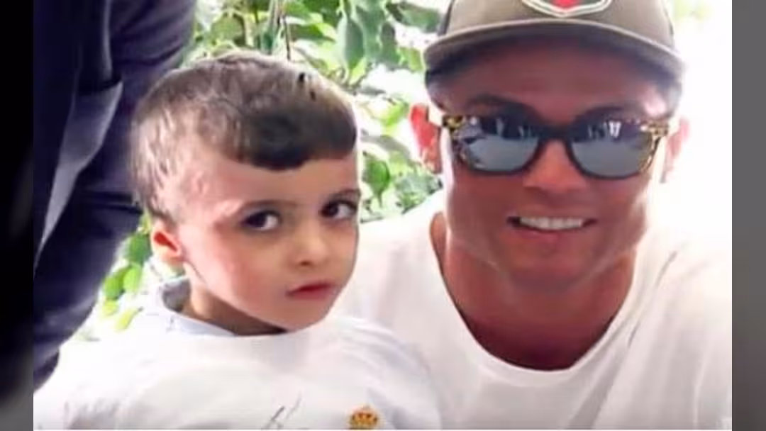 بالفيديو..نجم ريال مدريد الإسباني يُحقق حلم الطفل الفلسطيني "دوابشة"