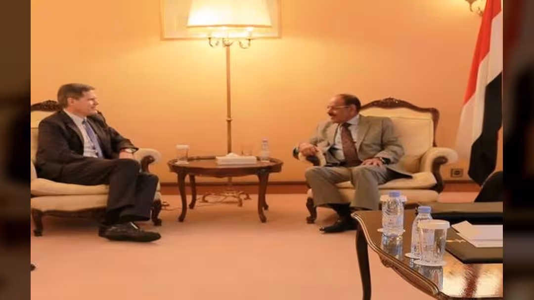الفريق علي محسن يلتقي السفير الأمريكي لدى اليمن