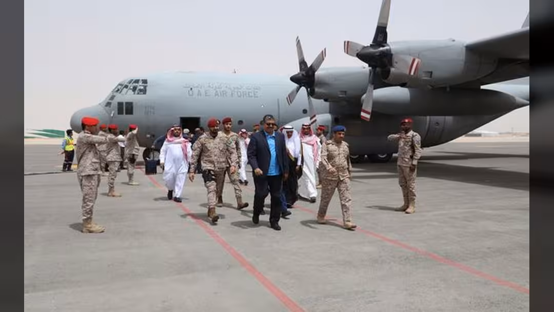 بحاح يصل العاصمة السعودية الرياض