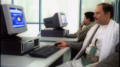 الحكومة تسعى لتحرير الإنترنت من الحوثيين