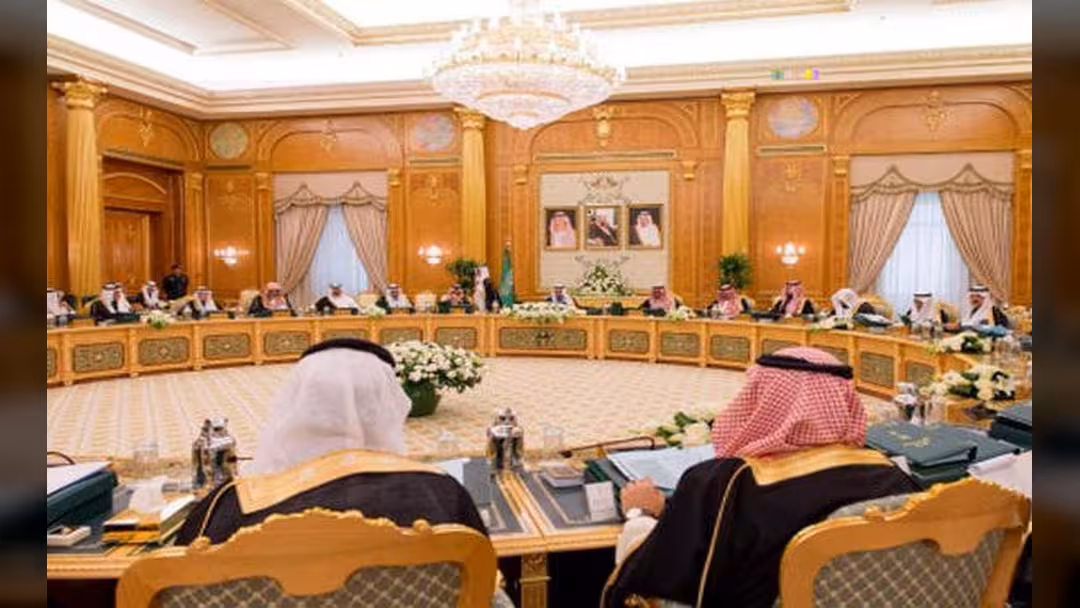 السعودية: انسحاب روسيا من سوريا خطوة "إيجابية" نحو الحل