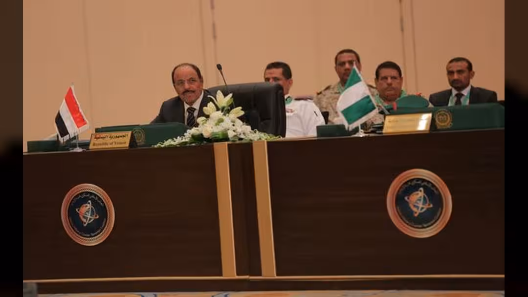 الفريق الأحمر يرأس وفد اليمن في مؤتمر التحالف الإسلامي العسكري