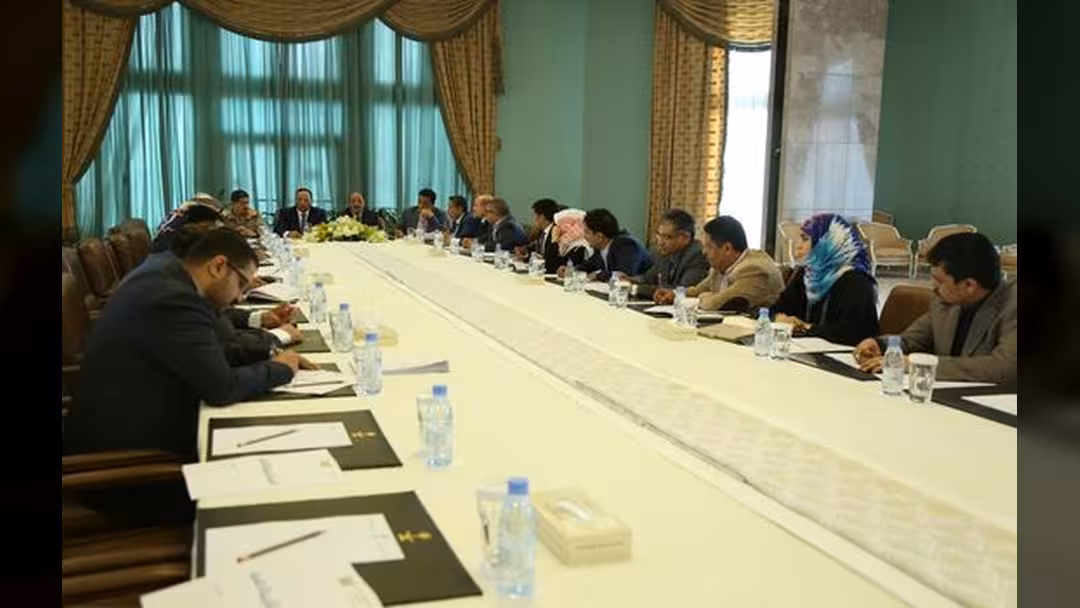 نائب القائد الأعلى الفريق محسن يلتقي الهيئة الاستشارية بحضور قادة عسكريين