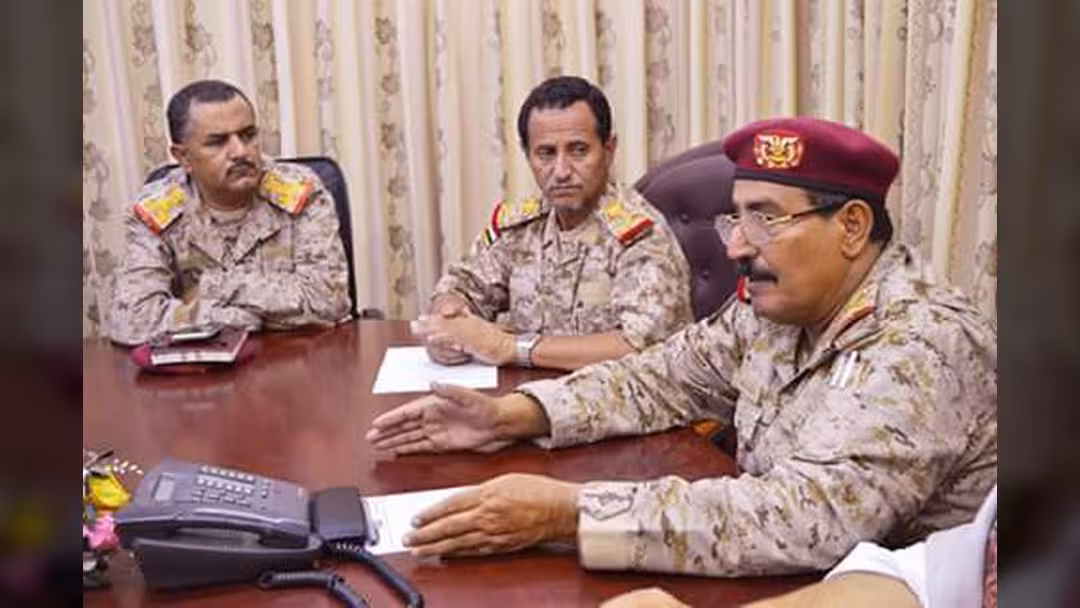 نائب رئيس الأركان يرأس اجتماعاً أمنياً في مأرب ويدعو لتطبيق صارم للقانون