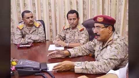 نائب رئيس الأركان يرأس اجتماعاً أمنياً في مأرب ويدعو لتطبيق صارم للقانون