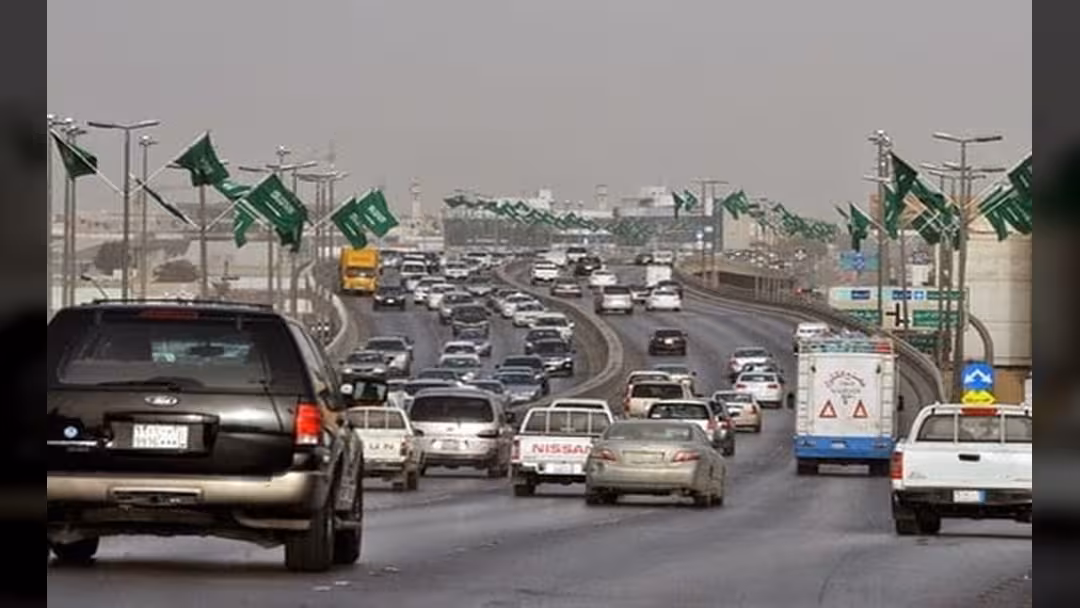 العمل السعودية تتجه لحصر أنشطة على السعوديين دون المغتربين
