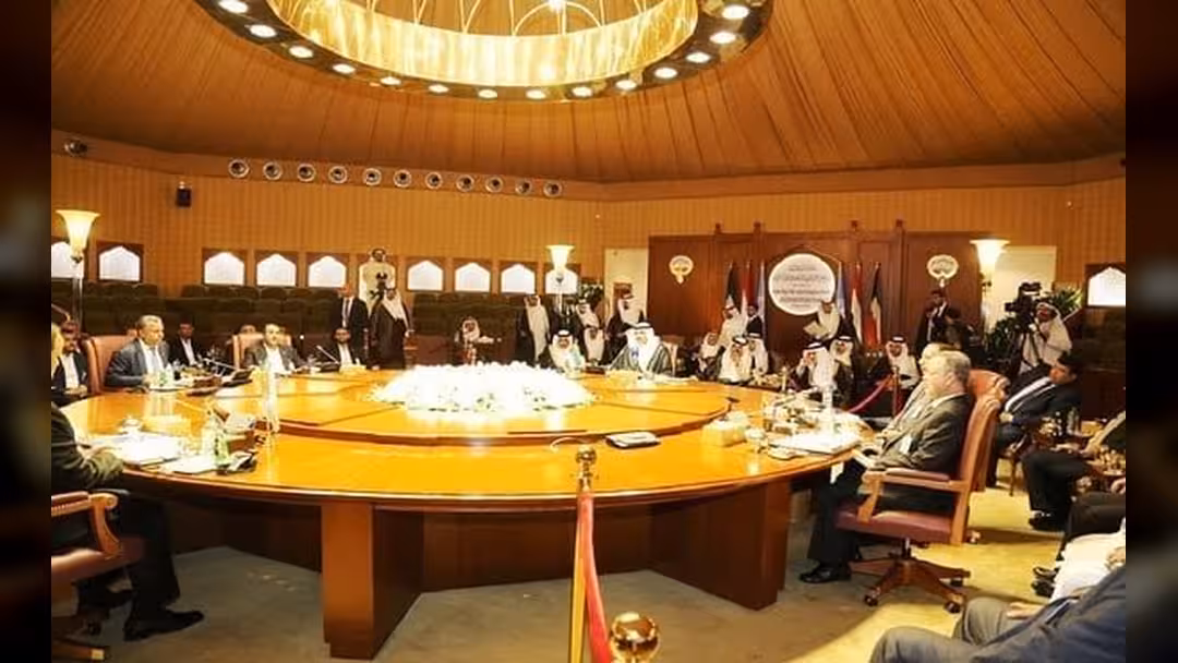 الحكومة تستأنف محادثاتها مع وفد الحوثي وصالح