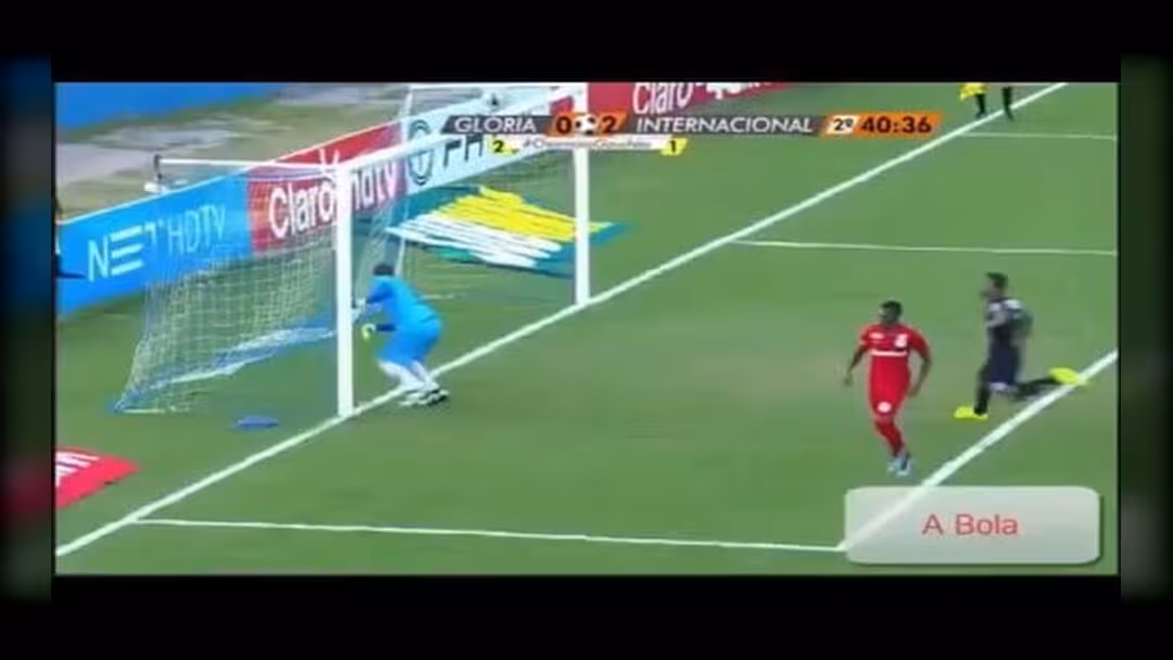 حارس برازيلي يدخل التاريخ بتصد مضحك لركلة جزاء (فيديو)