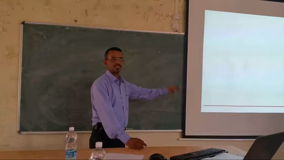 الدكتوراة في الكيمياء للباحث اليمني عادل السعدي من جامعة هندية