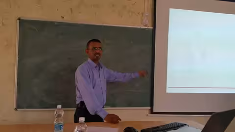 الدكتوراة في الكيمياء للباحث اليمني عادل السعدي من جامعة هندية