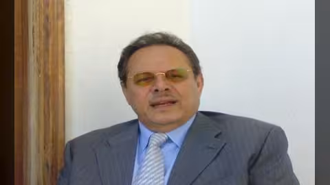 علي ناصر محمد يدعو لحل يتضمن اختيار حكومة جديدة.. حوار