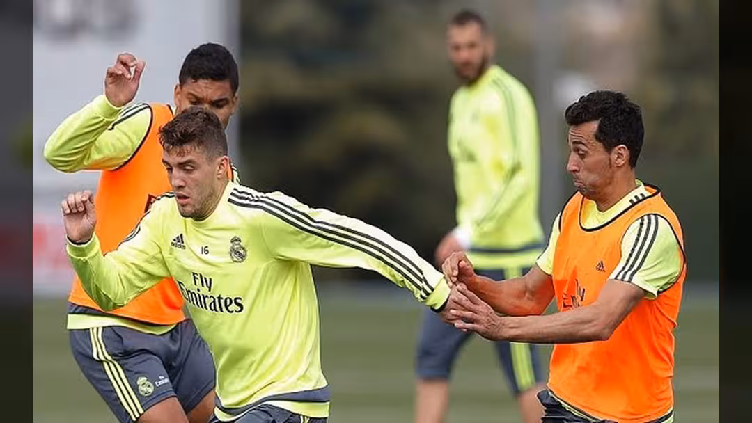 ثلاثي ريال مدريد خارج قائمة الكلاسيكو