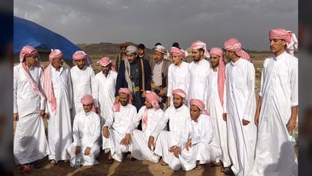 الحوثيون يعلنون تسلم 14 أسيرا و 16 معتقلا من السعودية (أسماء وصور)