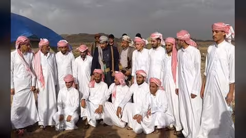 الحوثيون يعلنون تسلم 14 أسيرا و 16 معتقلا من السعودية (أسماء وصور)