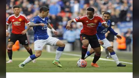 مانشستر يونايتد يحقق فوزاٌ ثميناً على ليفربول