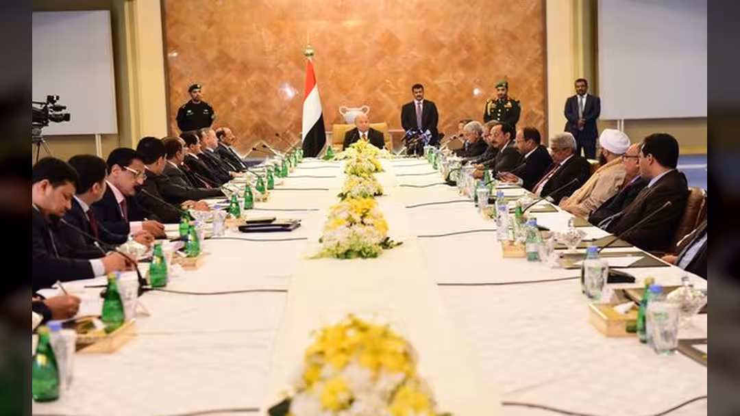 هادي يترأس اجتماعاً استثنائياً لمجلس الوزراء