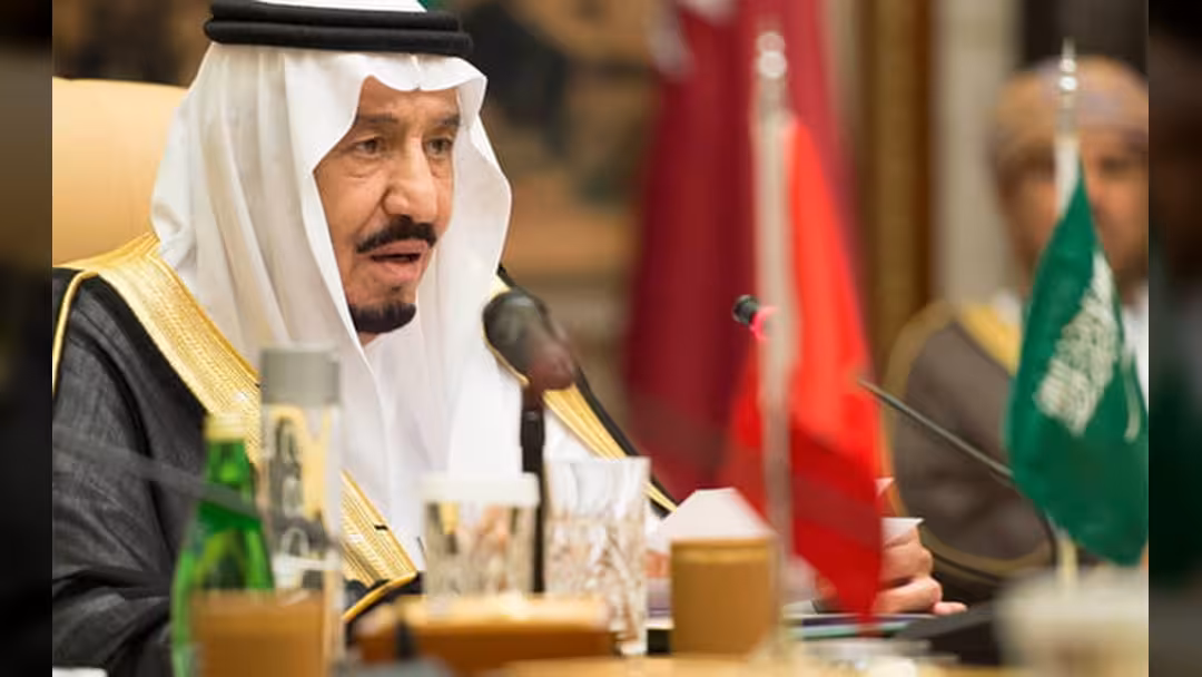 العاهل السعودي يؤكد حرص دول الخليج على إيجاد حل للأزمة اليمنية