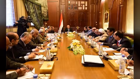 هادي يترأس اجتماعاً لأعضاء الفريقين السياسي والمشاورات