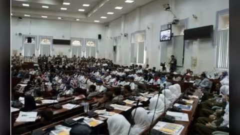 المدرسة الديمقراطية تنفي صلتها بحكومة الأطفال (بيان)