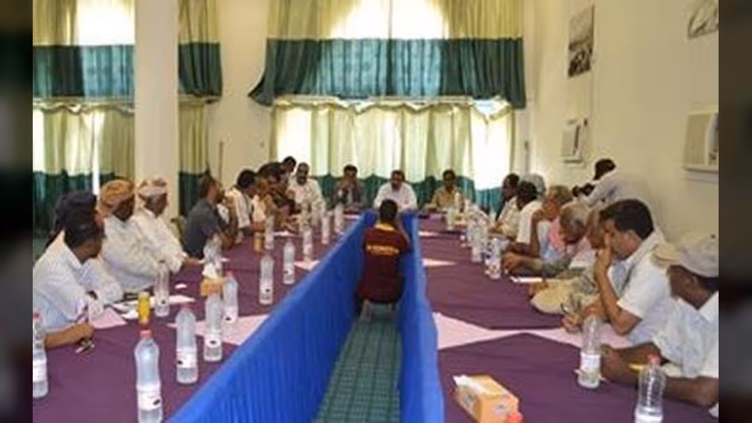 اجتماع برئاسة محافظ حضرموت يناقش الأوضاع الأمنية والخدمية بالساحل