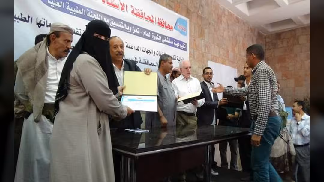 تكريم 14 منظمة داعمة لهئية الثورة بتعز على رأسها الهلال القطري