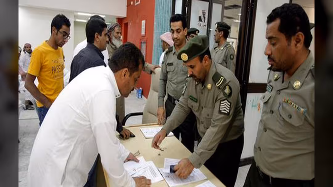 الجوازات السعودية تبدأ بنقل معلومات الجواز اليمني لحاملي هوية زائر