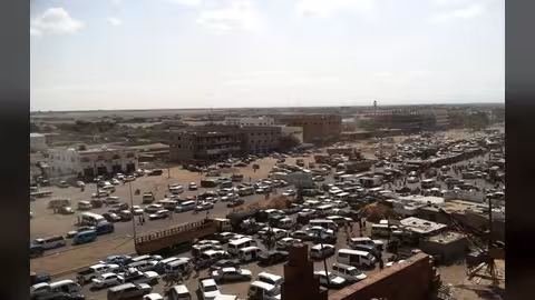 هكذا زحف المواطنون من عدن إلى لحج لشراء القات (صور)