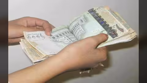 الريال اليمني يسجل سعر صرف جديد في صنعاء وعدن وحضرموت.. آخر تحديث