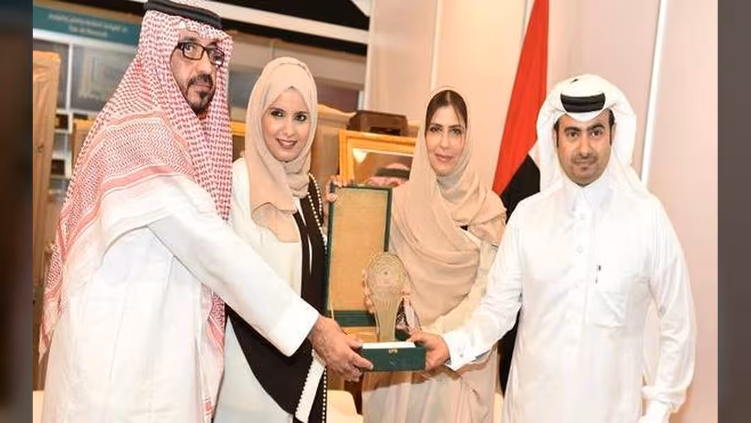 بالصور.. الاميرة بسمة بنت سعود تكرم الإعلامية اليمنية لارا الظراسي