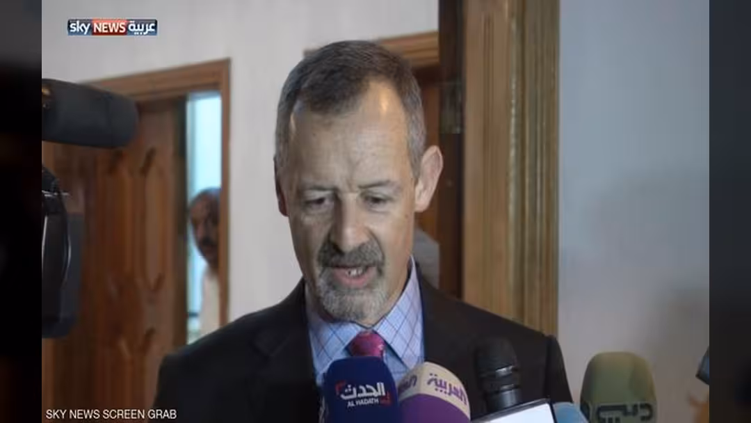 السفير البريطاني: سنحاسب المسؤولين عن قصف سوق بتعز