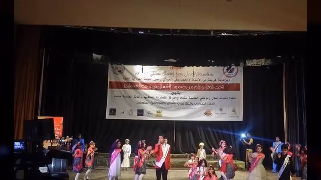سبأفون تشارك العمال إحتفاليتهم وتكرم مجموعة من موظفيها