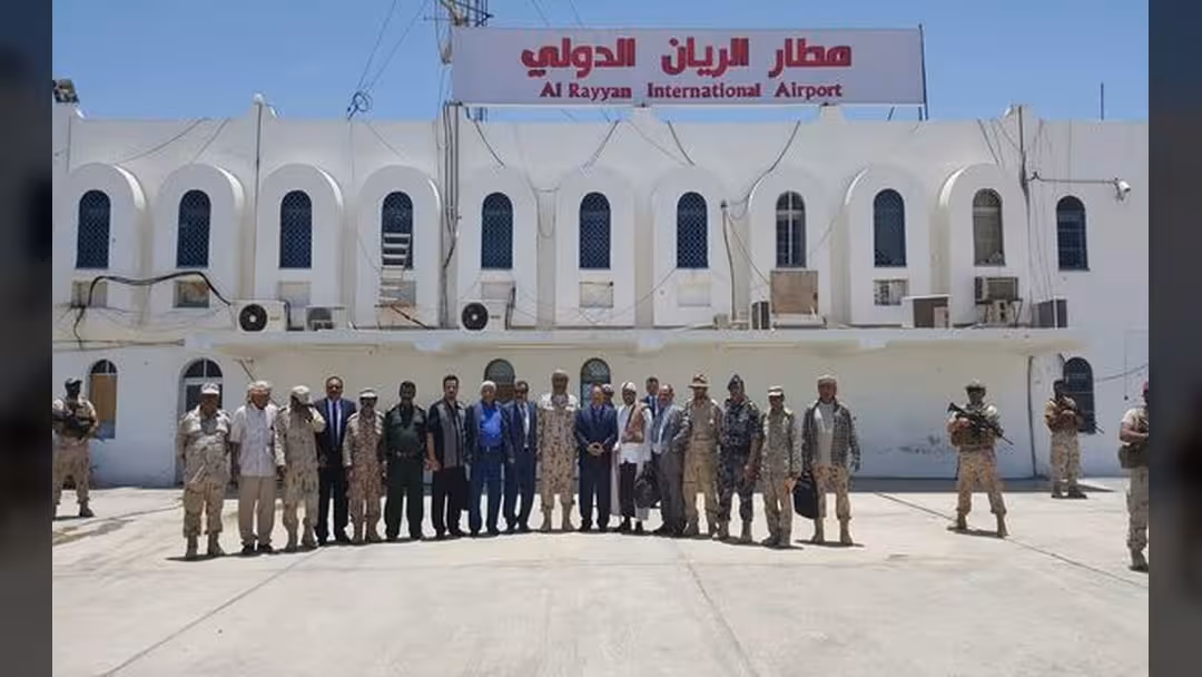 بن دغر يصل إلى مدينة المكلا