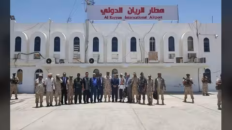 بن دغر يصل إلى مدينة المكلا